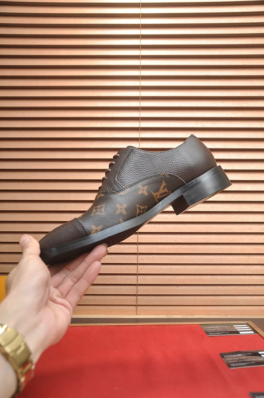 Men's men's shoes 💰500💶 [LV] (original single cowhide lining) 🍀LV's latest genuine leather business suit shoes are launched simultaneously on the official website. The first-layer cowhide imported from Italy is made of heavy gold, 💥official website 1:1 rubber outsole. Versatile to wear, high-end without losing class, and the color combination is extraordinary. This four-season style is alluring when worn on your feet, showing off your big-name flair. Standard code 38-45 (45 customized)